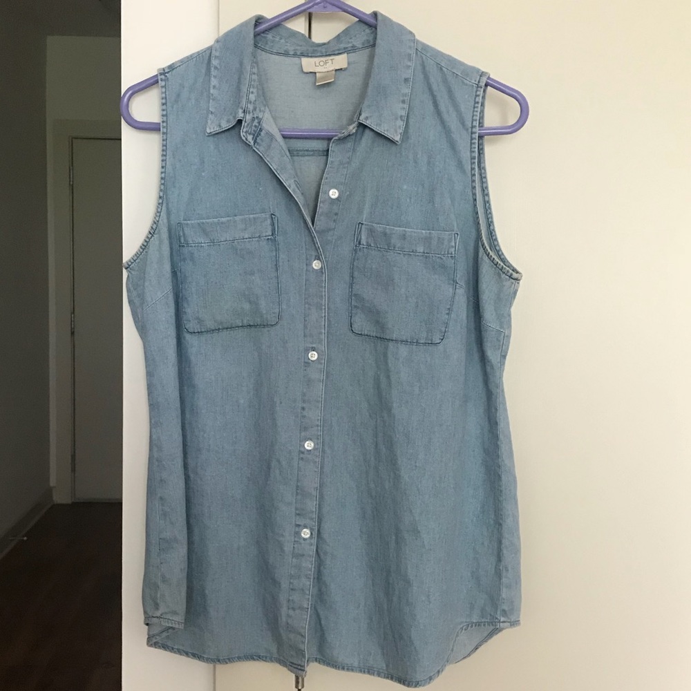 ✨Moving Sale✨LOFT Denim Button Down Tank Size S